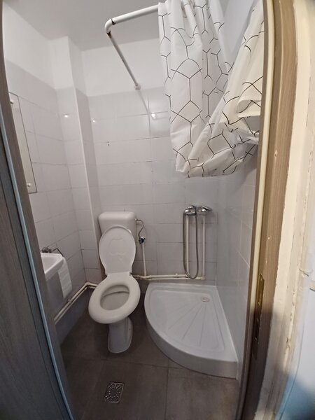 Titan 1 Decembrie 1918 5 min metrou